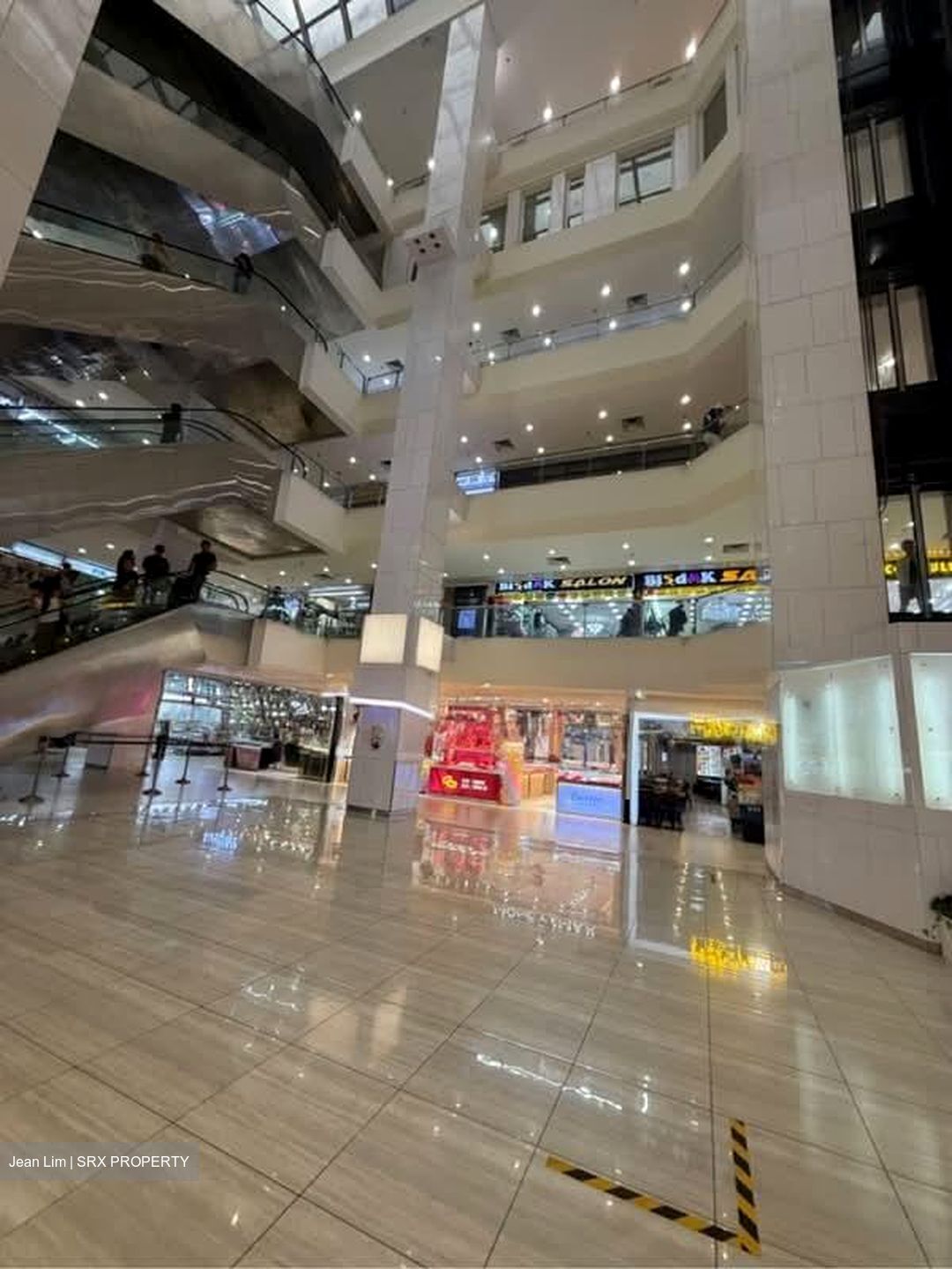 Lucky Plaza (D9), Shop House #561800511
